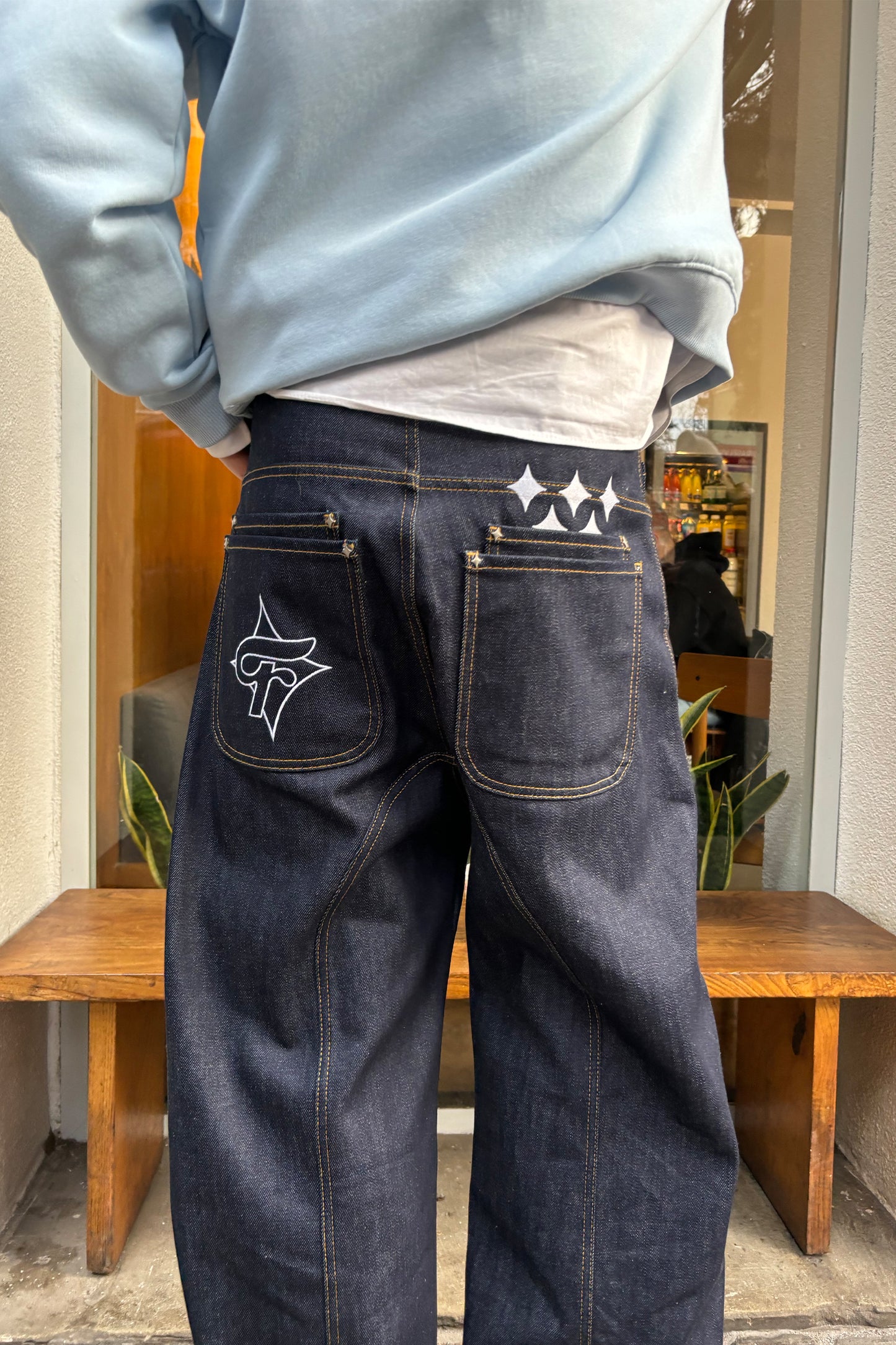 "LFF" EMBROIDERED BAGGY JEAN RAW