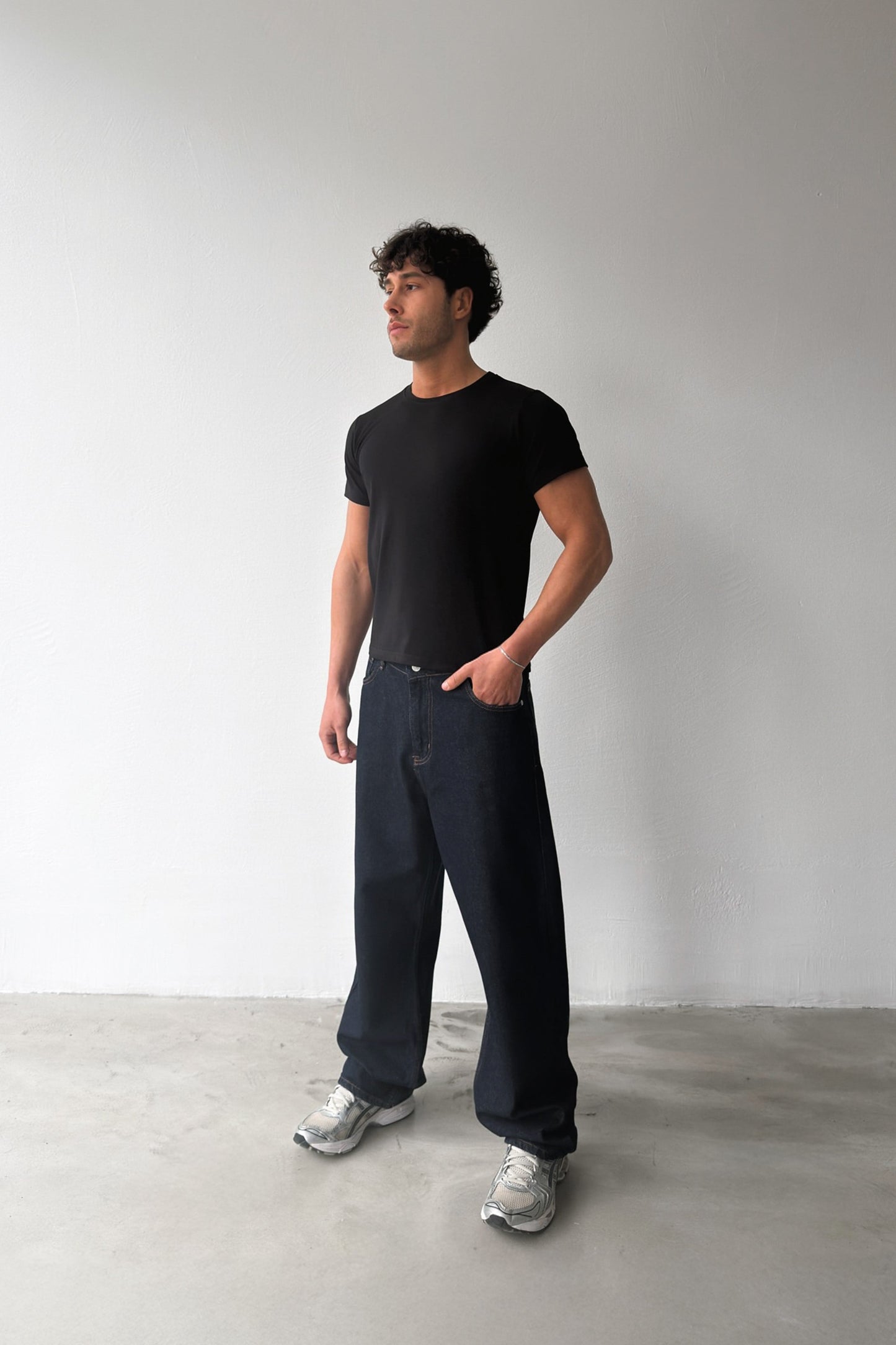 Basic Slim Fit Black T-shirt