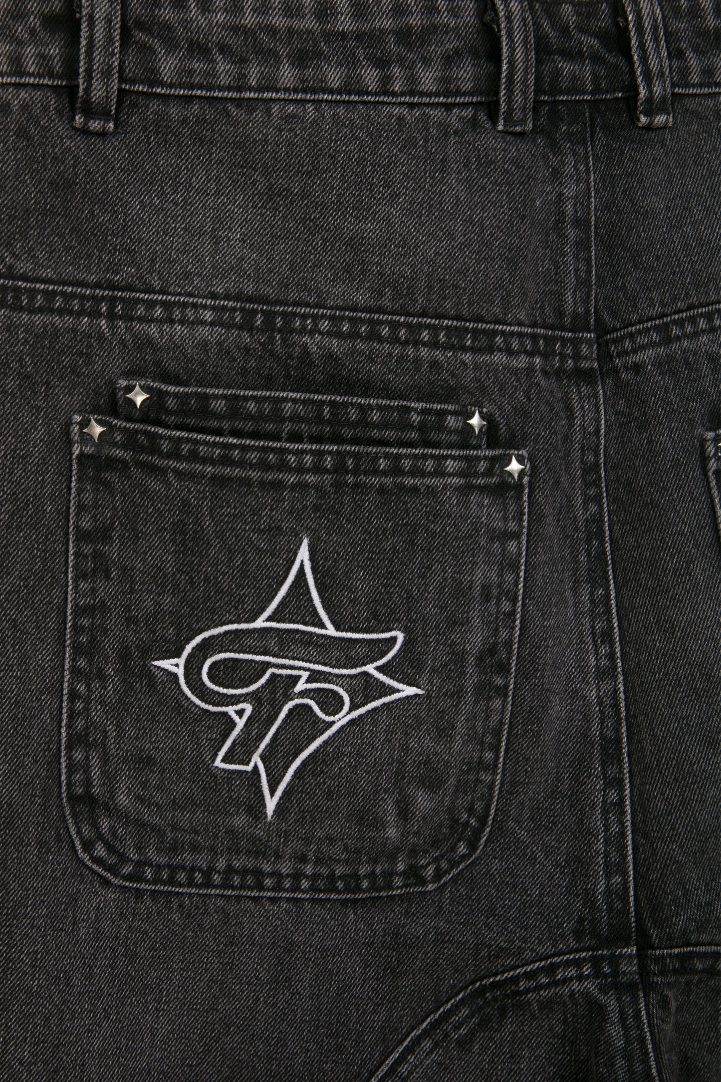 "LFF" EMBROIDERED BAGGY JEAN DARK WASH