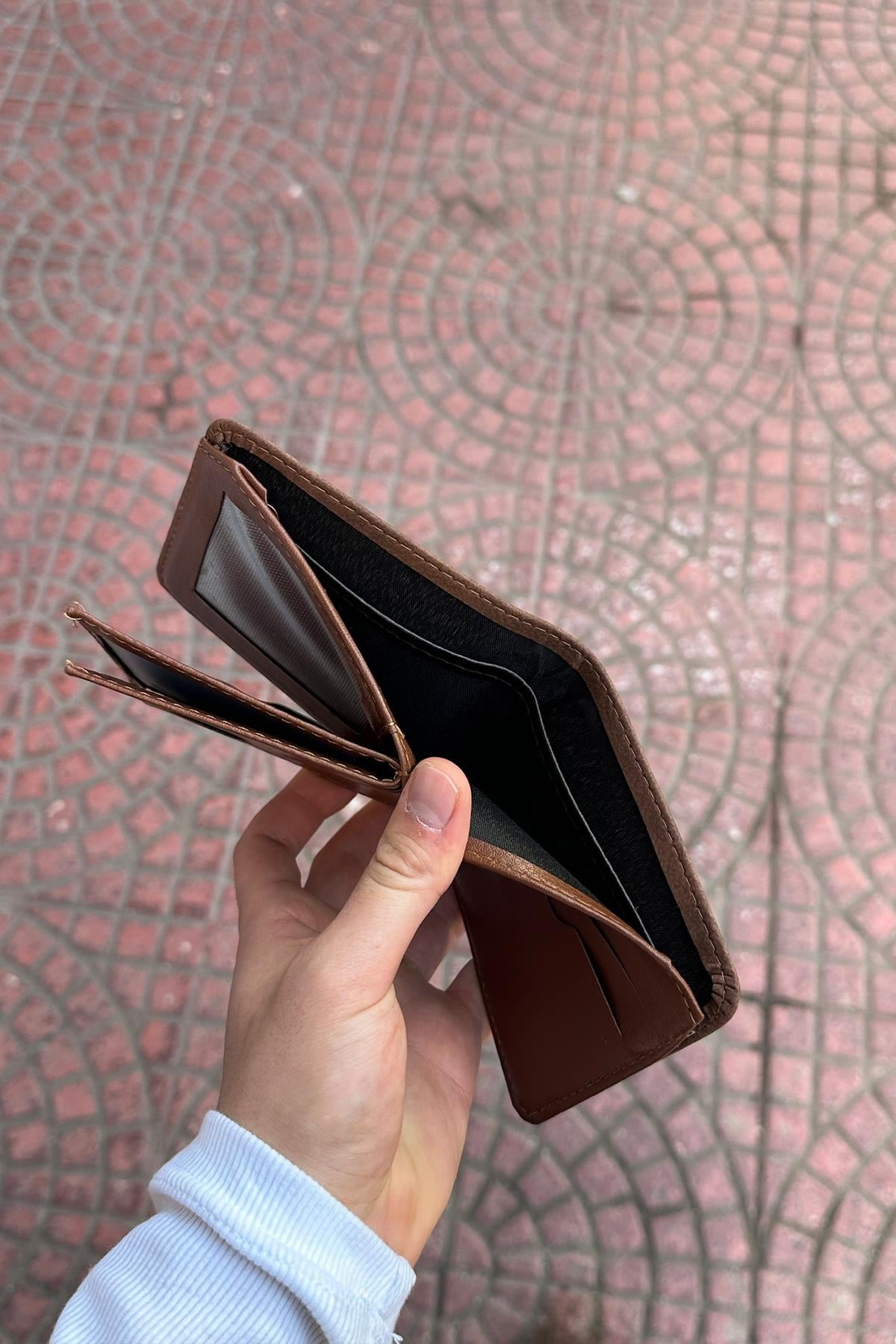 Vinneks Oval Wallet Brown