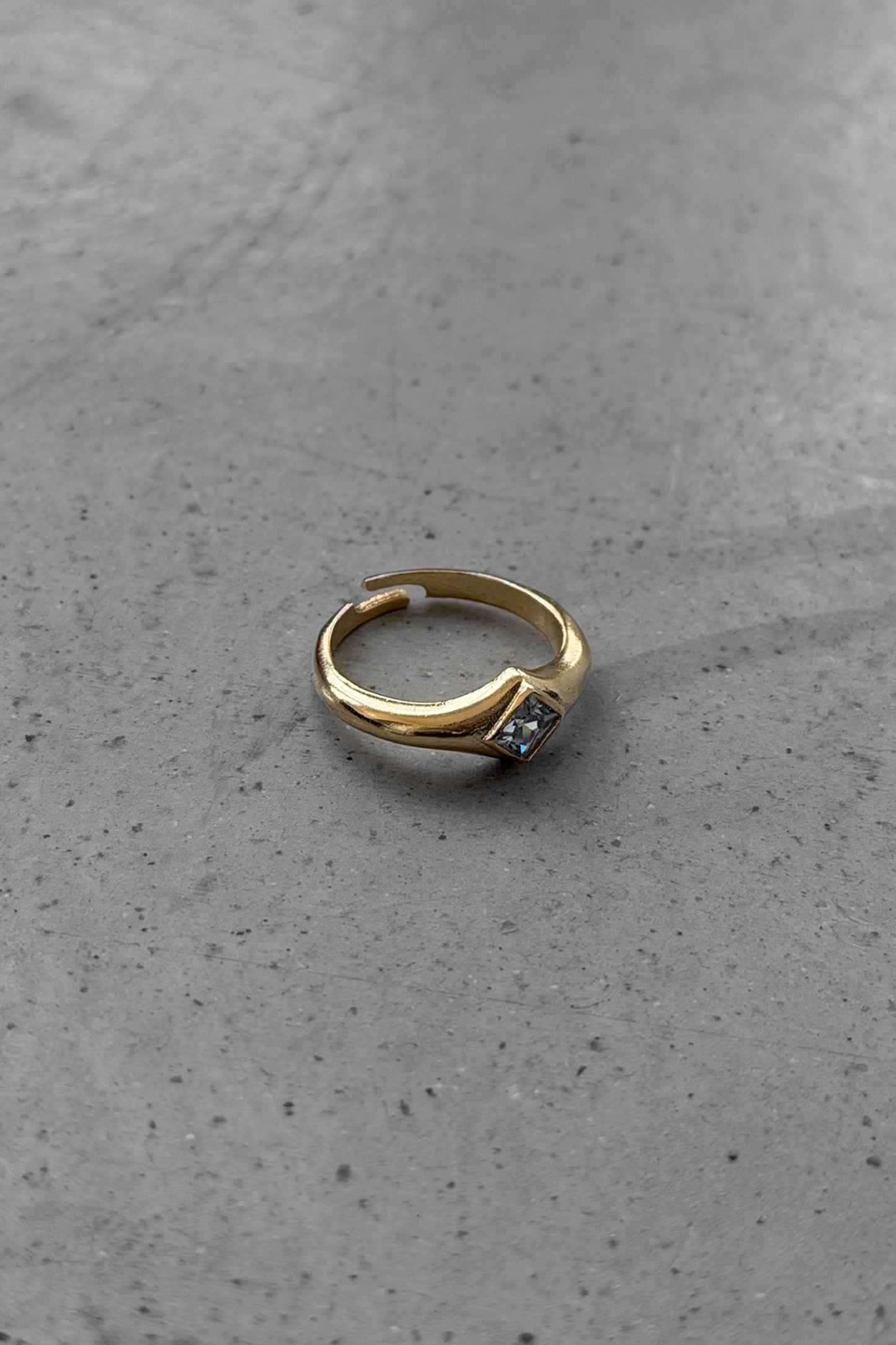 Zyra Ring