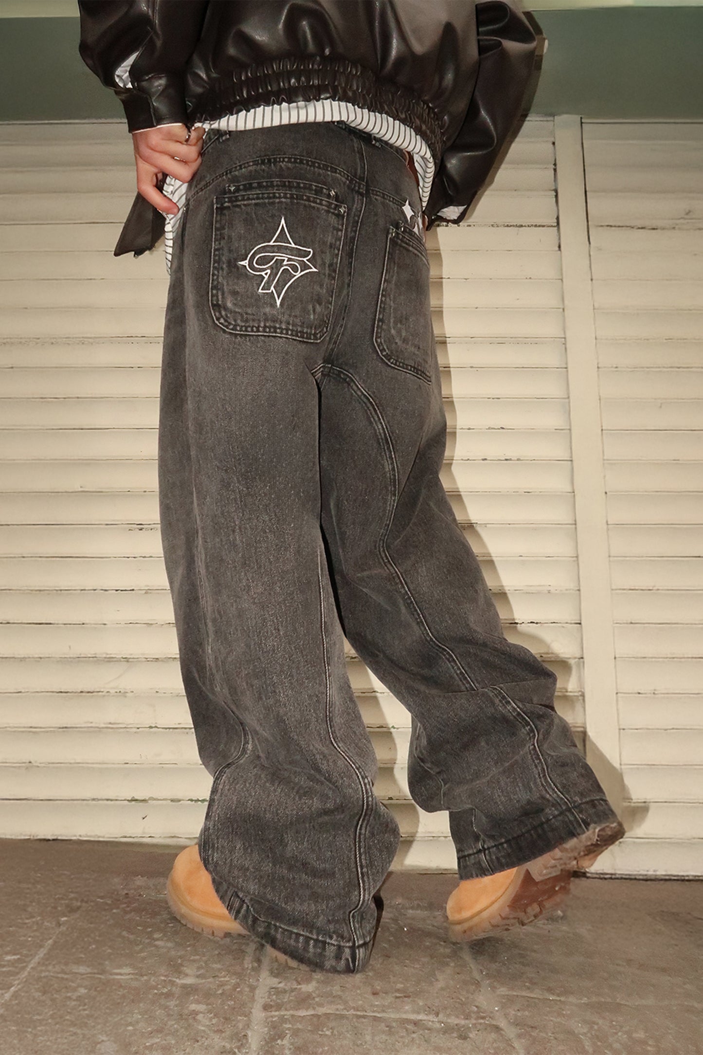 "LFF" EMBROIDERED BAGGY JEAN DARK WASH