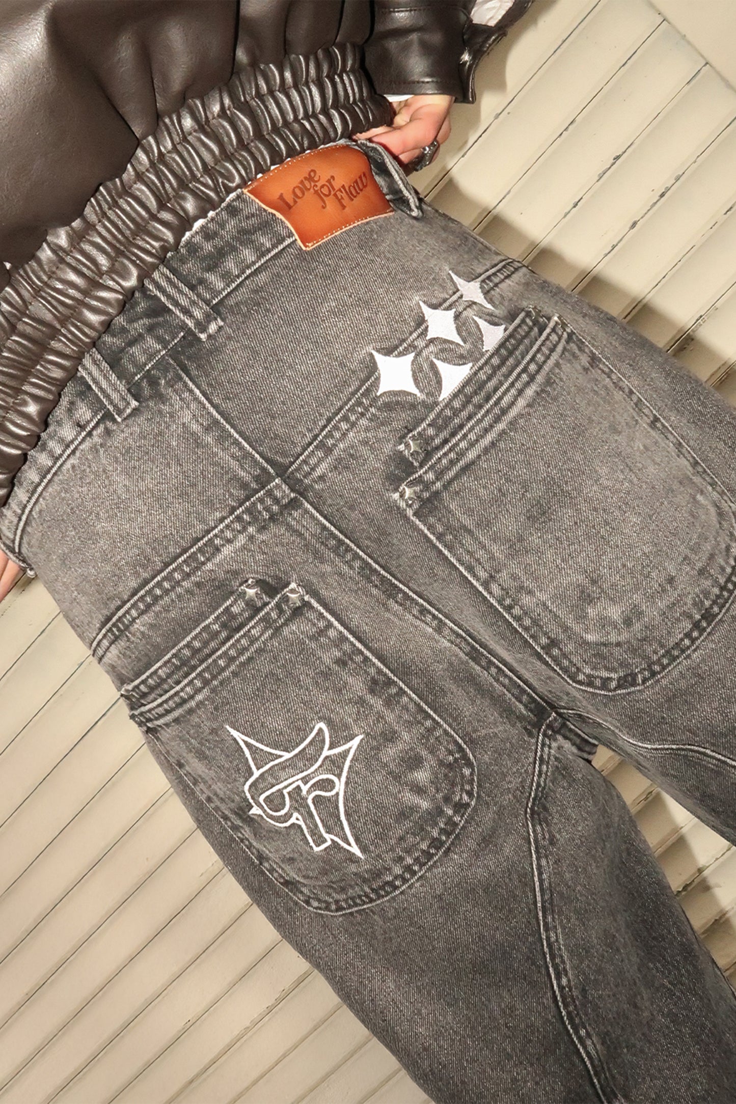 "LFF" EMBROIDERED BAGGY JEAN DARK WASH