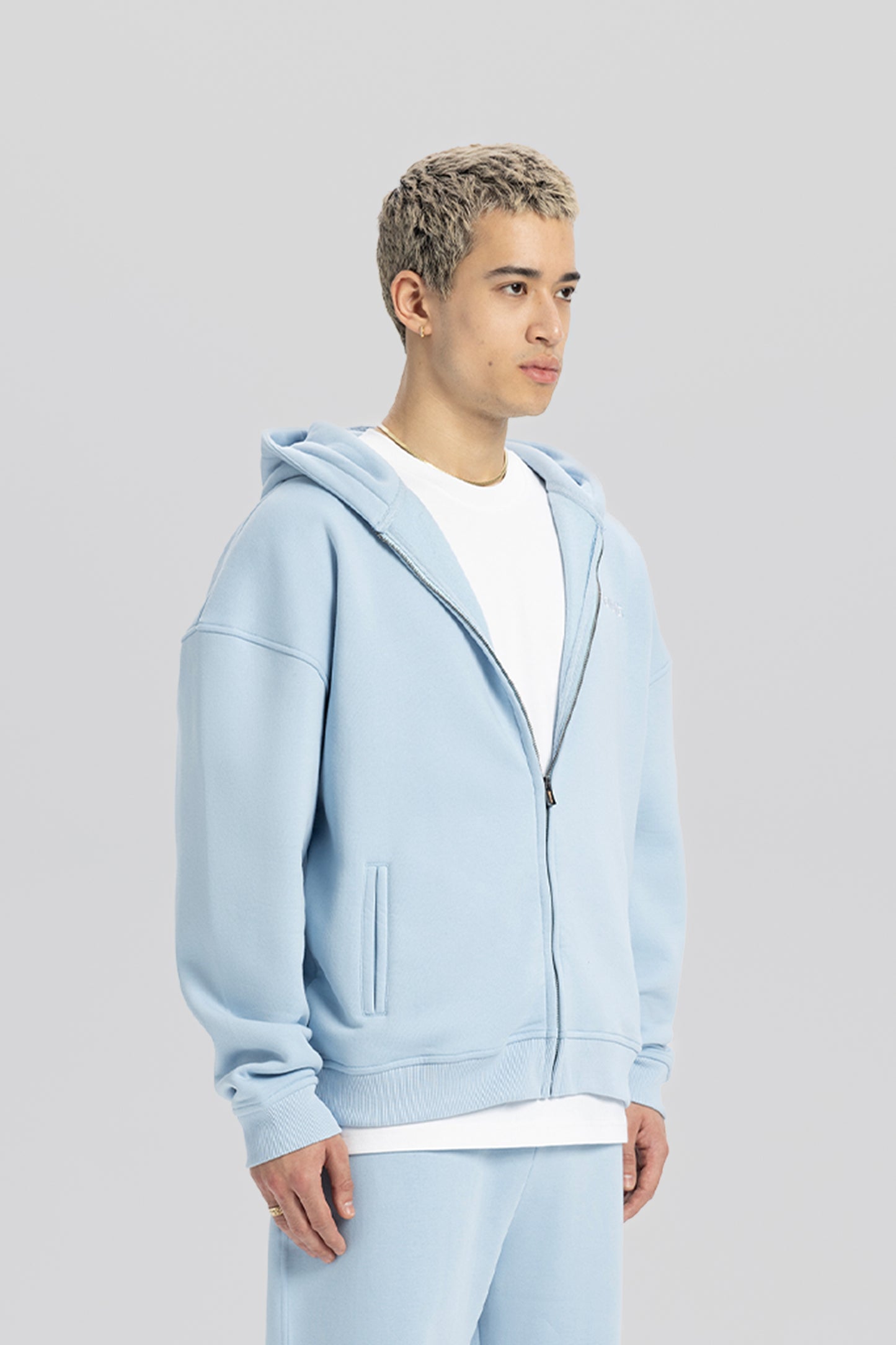 Flawcult bestickter babyblauer Kapuzenpullover mit Reißverschluss