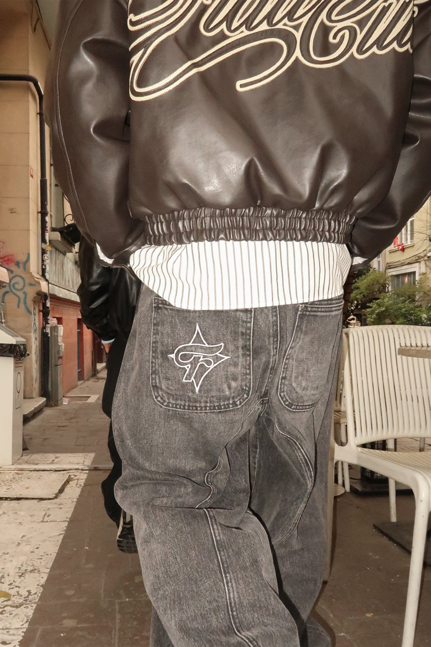 "LFF" EMBROIDERED BAGGY JEAN DARK WASH