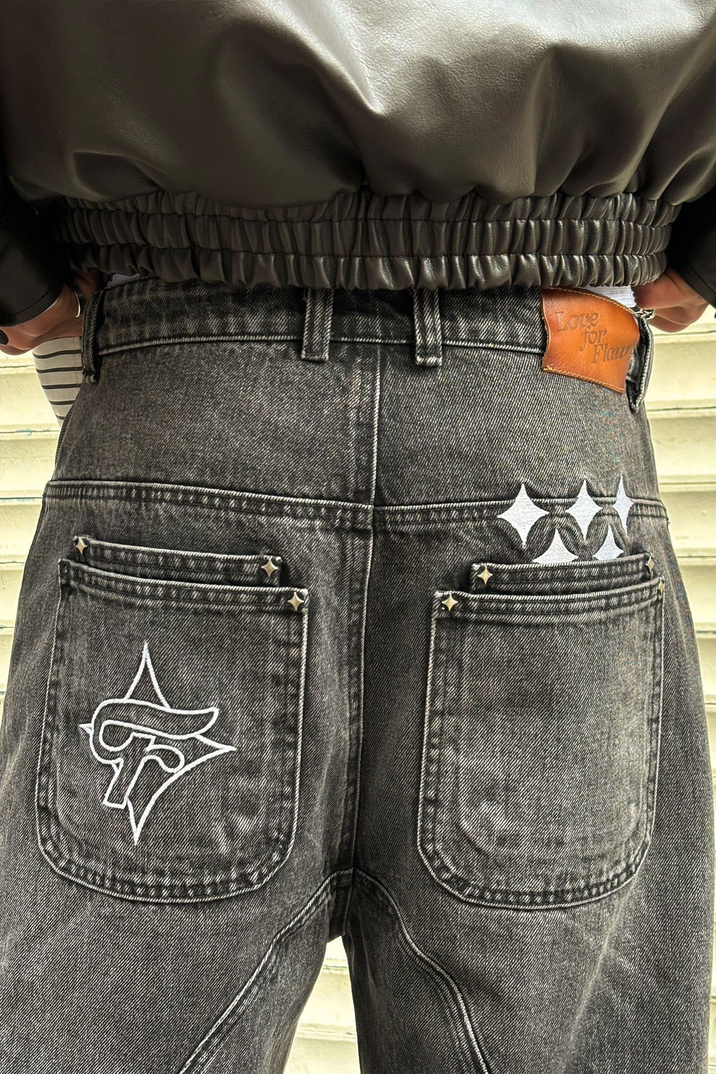 "LFF" EMBROIDERED BAGGY JEAN DARK WASH