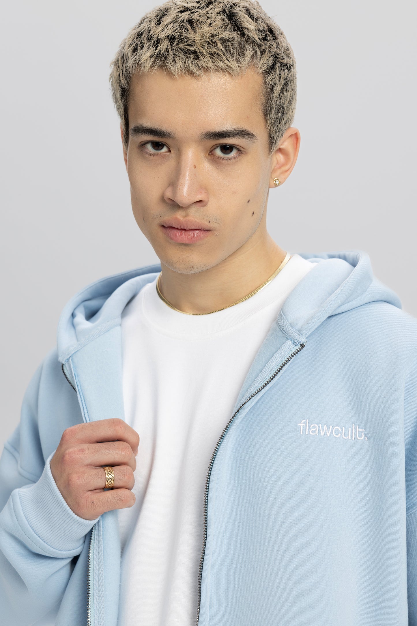 Flawcult bestickter babyblauer Kapuzenpullover mit Reißverschluss