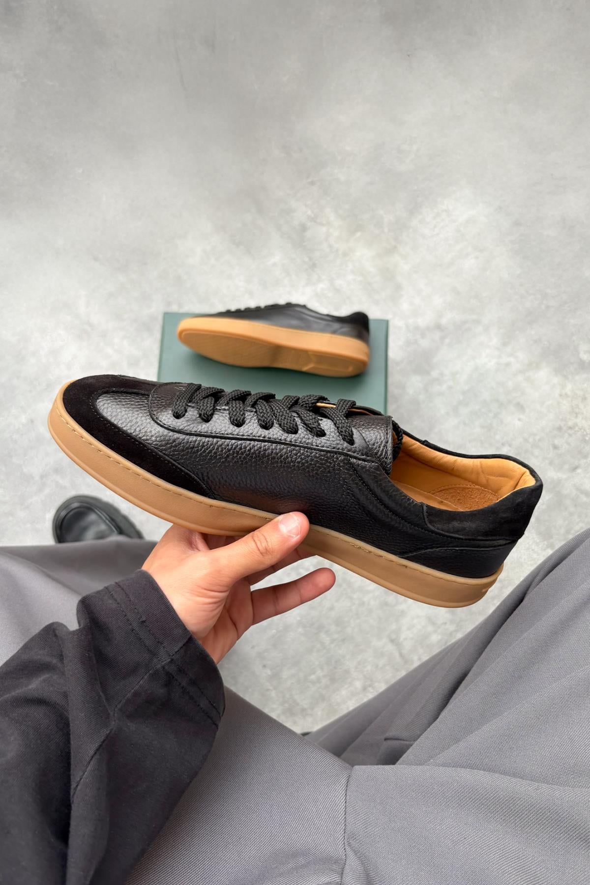 Lace-up Leather Sneaker Black