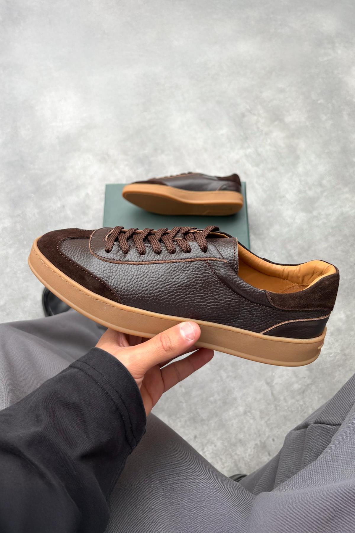 Lace-up Leather Sneaker Brown