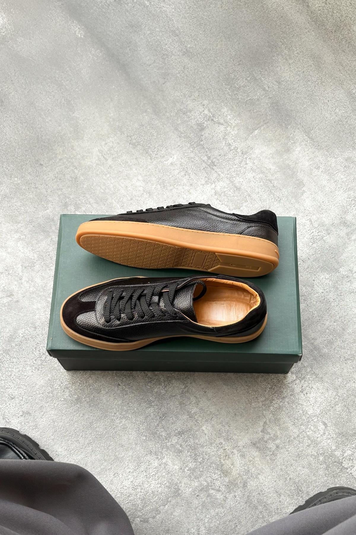 Lace-up Leather Sneaker Black