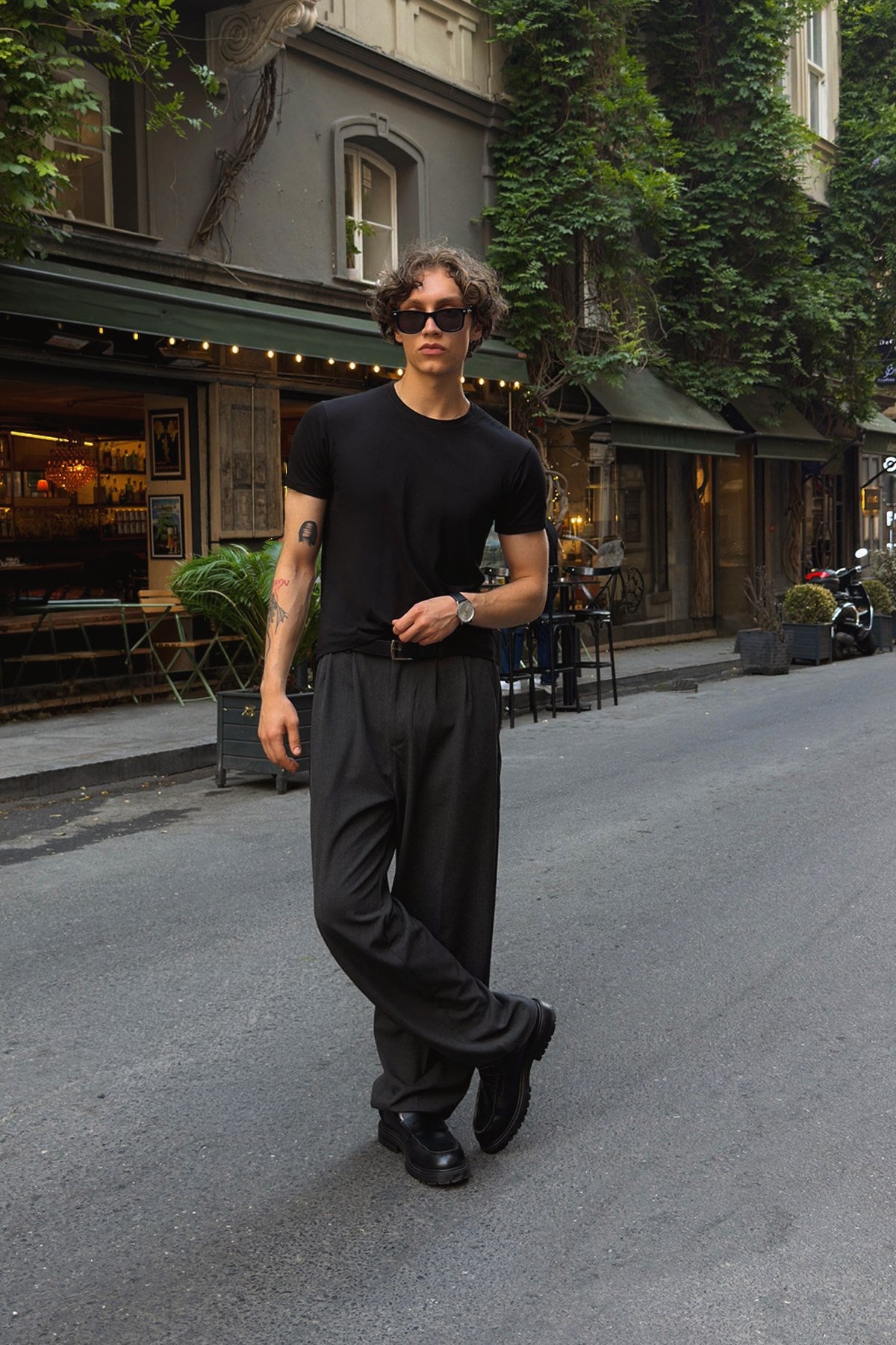 Basic Slim Fit Black T-shirt
