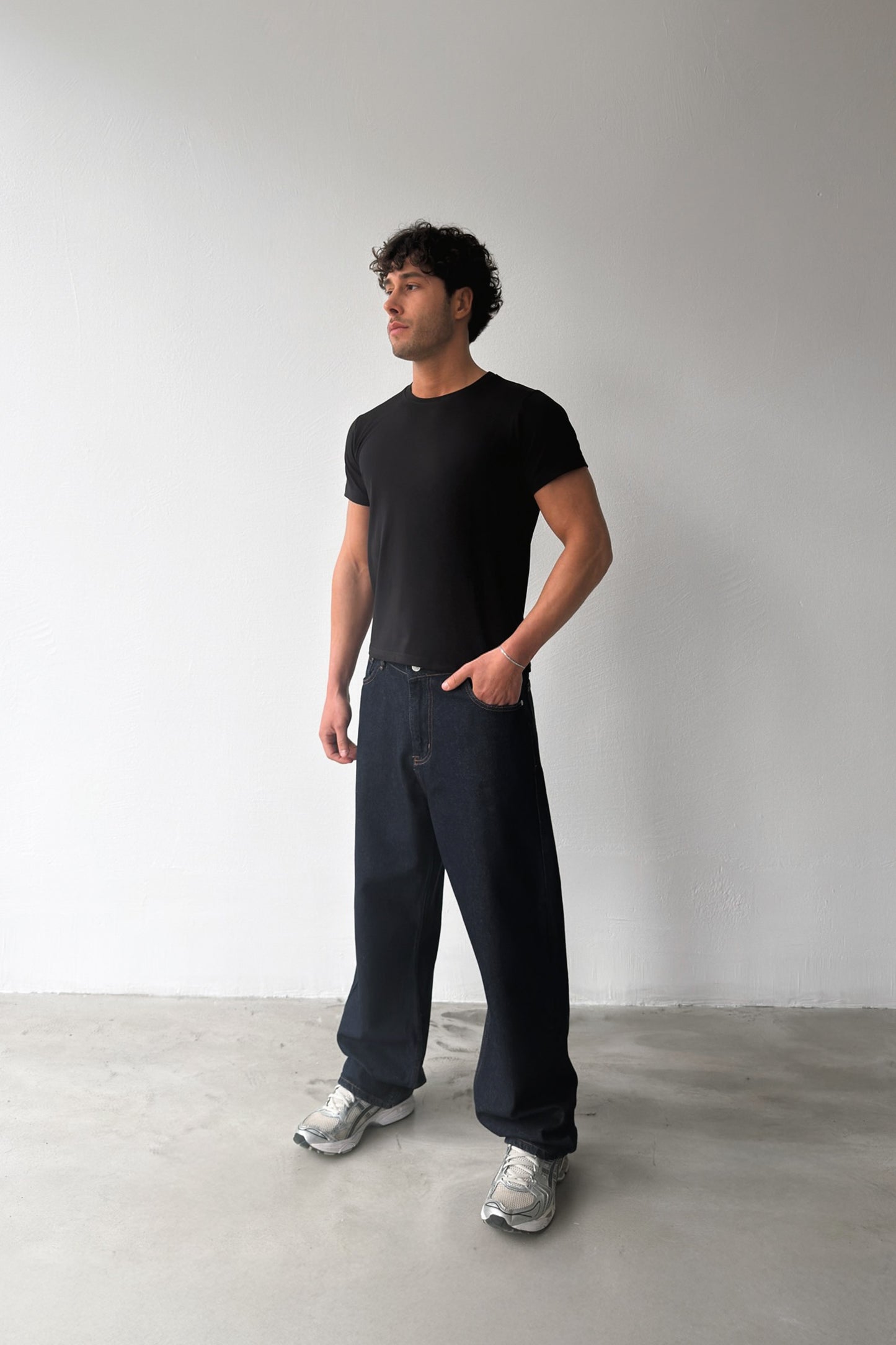 Basic Slim Fit Black T-shirt