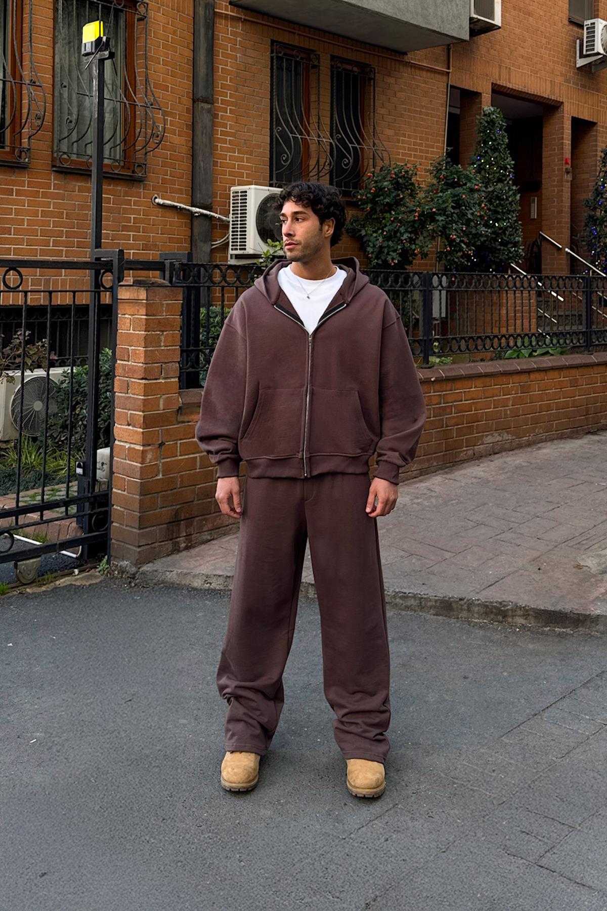 Diagonal Premium Fabric Sweatpants with Elastic Waistband, Brown