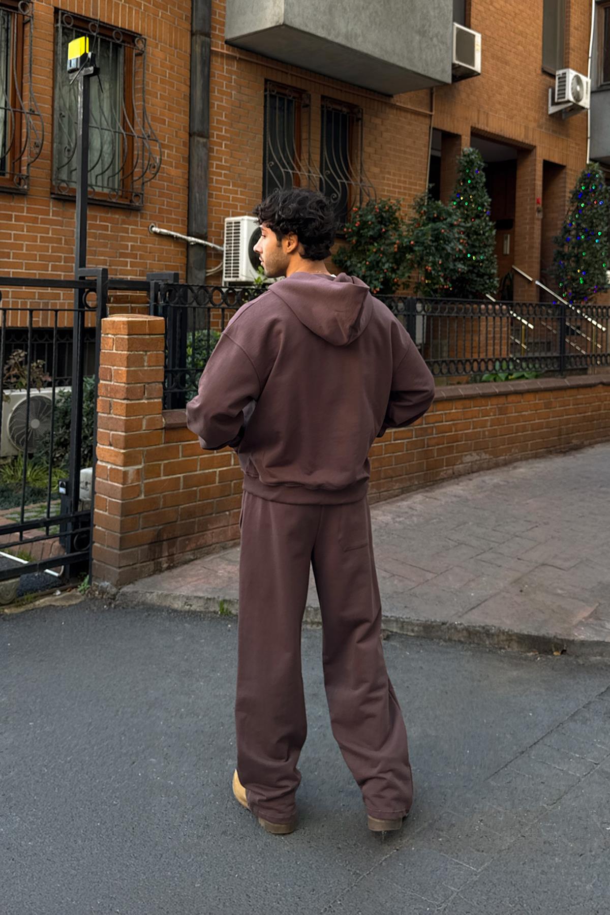 Diagonal Premium Fabric Sweatpants with Elastic Waistband, Brown