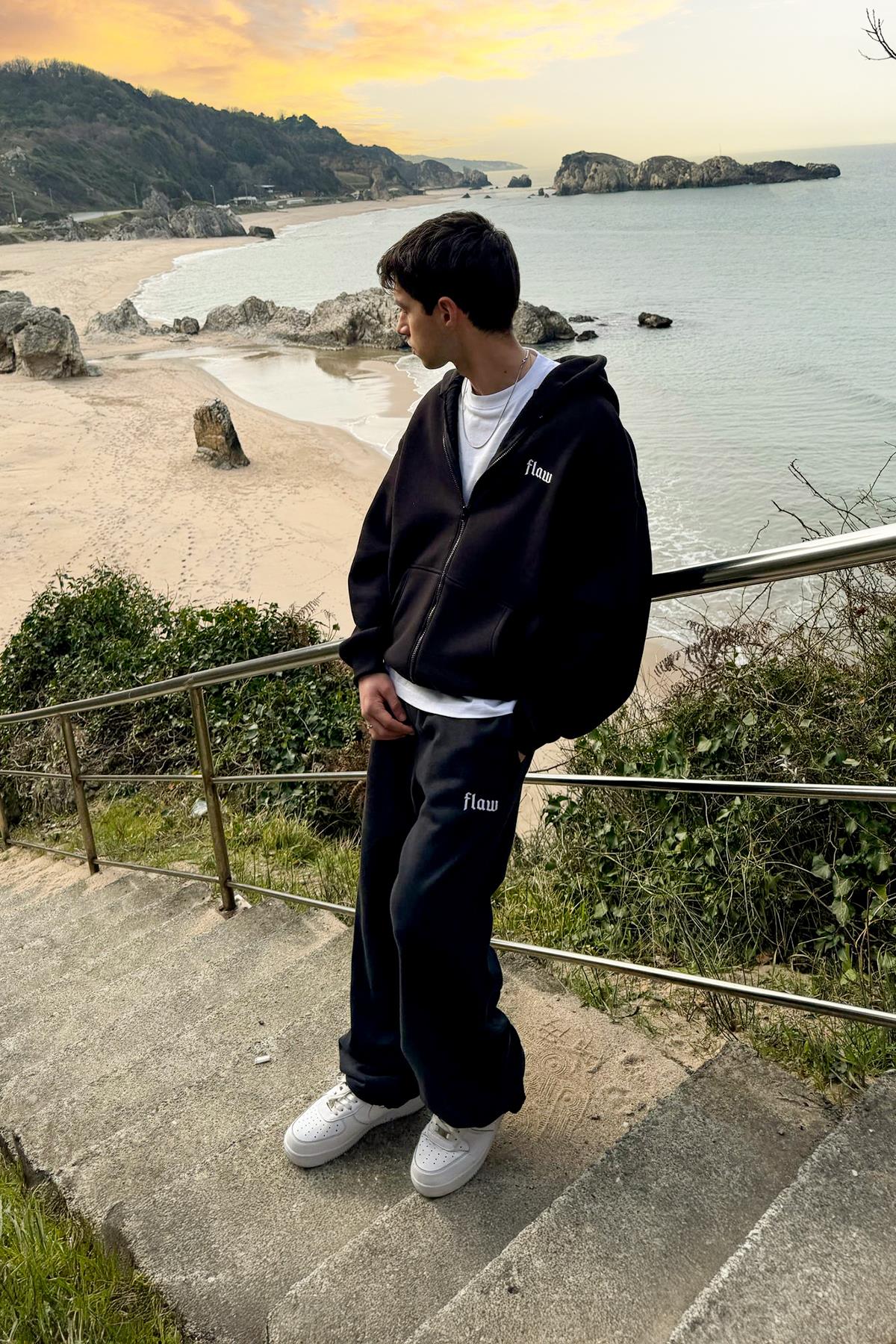 Flaw Embroidered Zip Hoodie Black