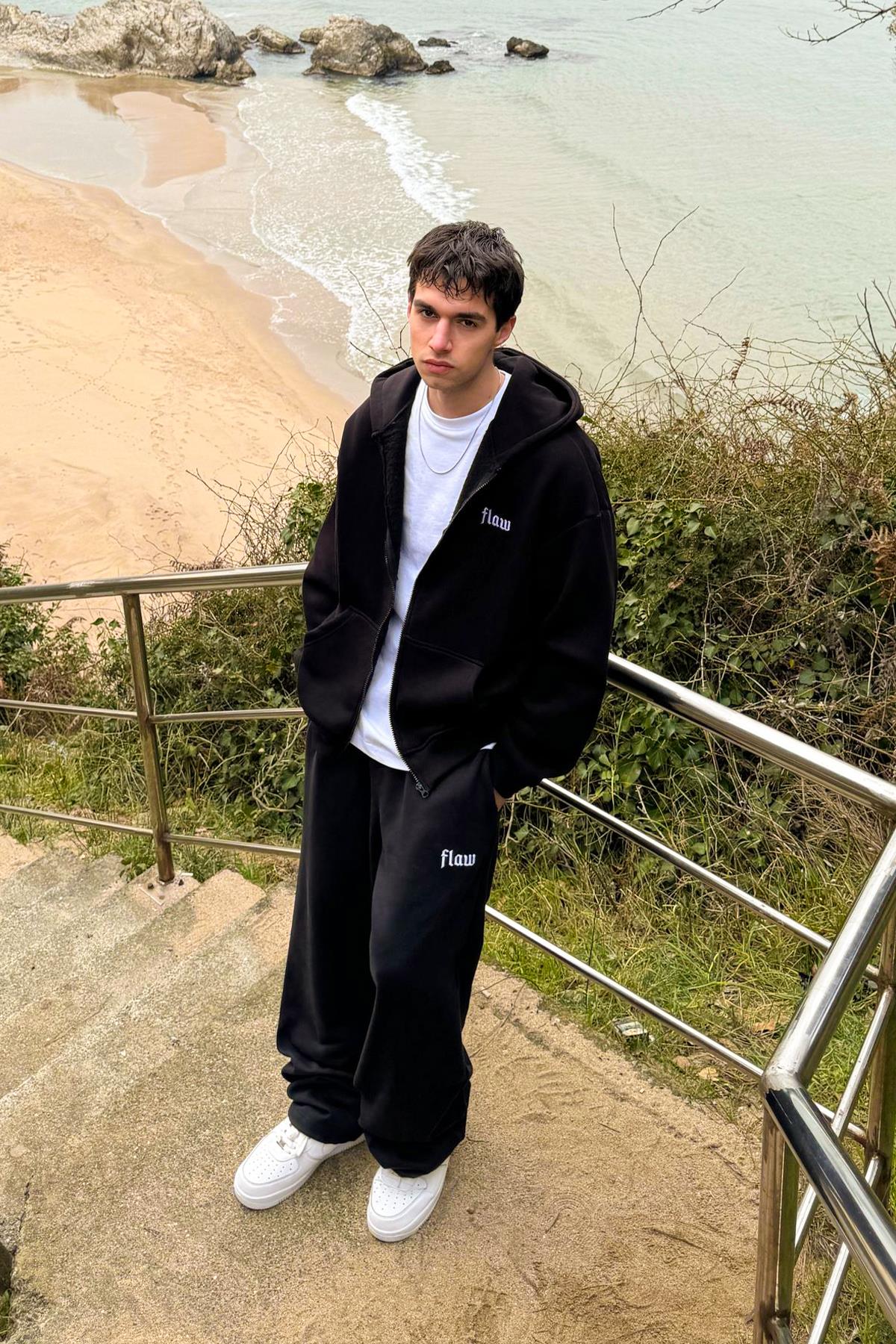 Flaw Embroidered Zip Hoodie Black