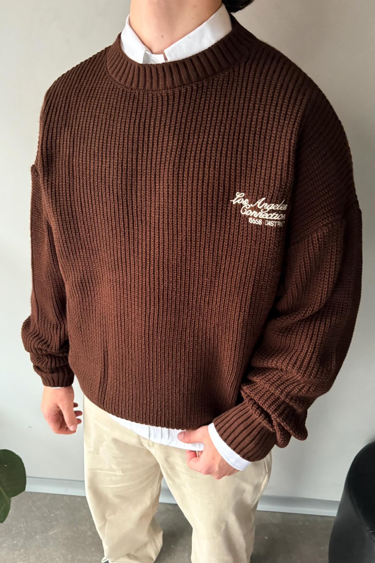 Minimalist Embroidered Crew Neck Sweater, Brown