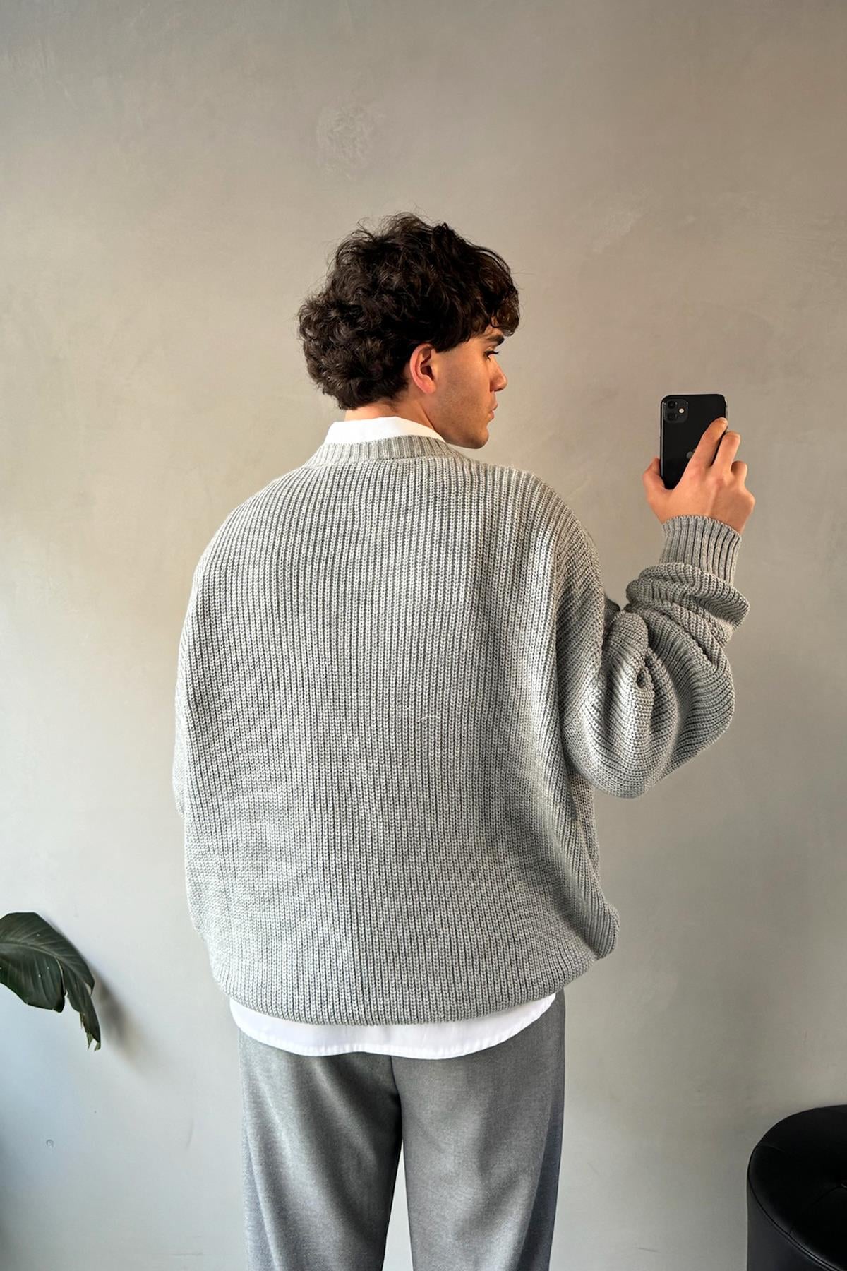 Minimalist Embroidered Crew Neck Sweater Grey
