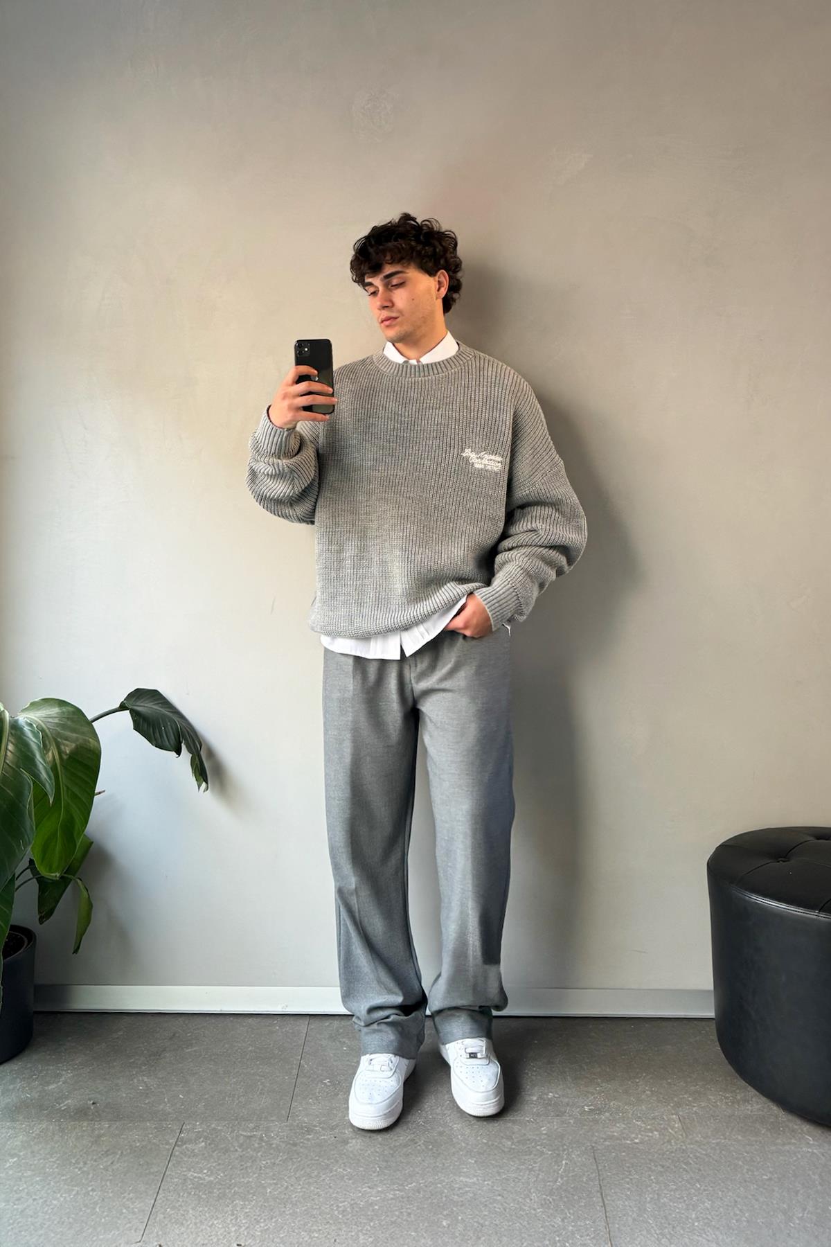 Minimalist Embroidered Crew Neck Sweater Grey