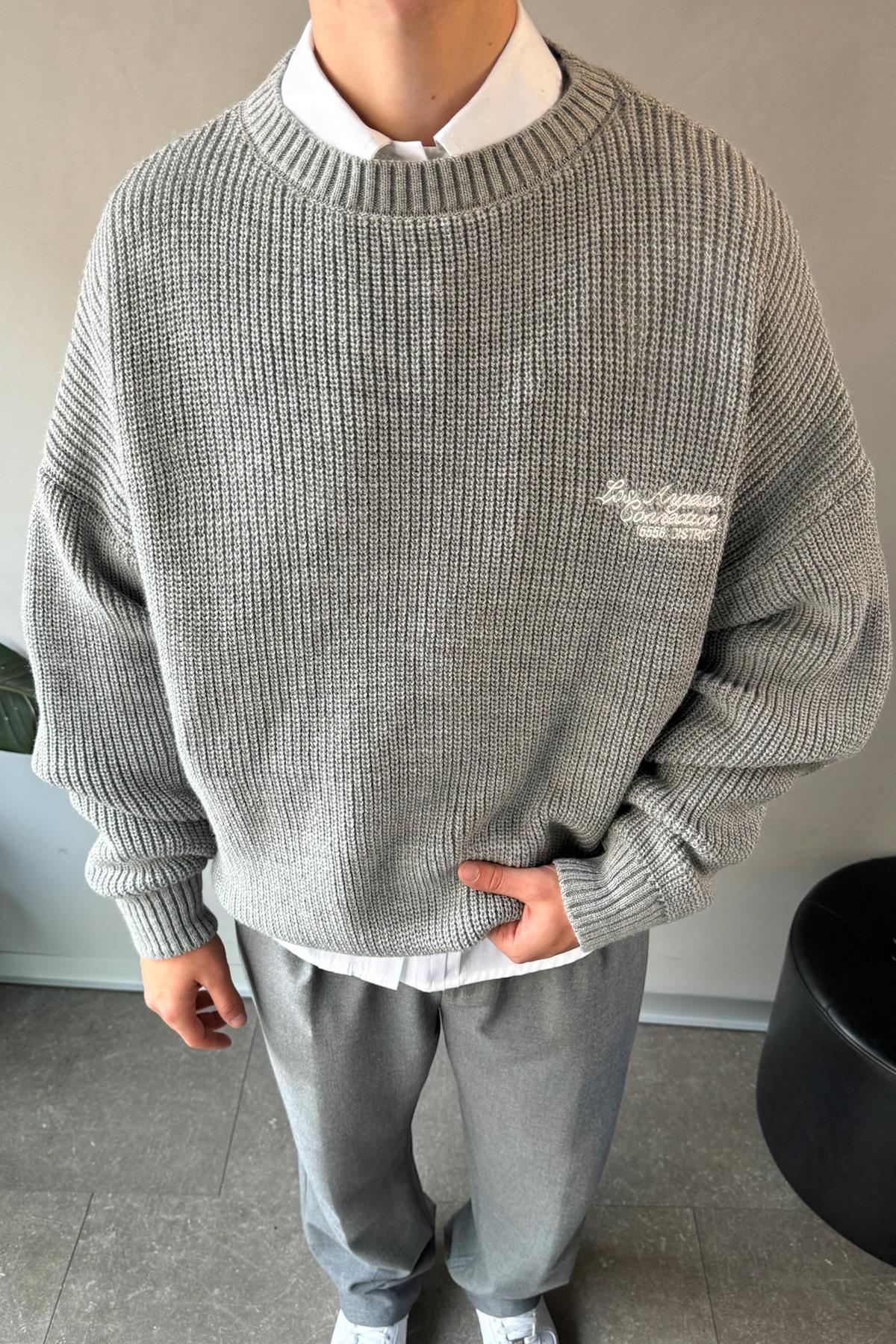 Minimalist Embroidered Crew Neck Sweater Grey