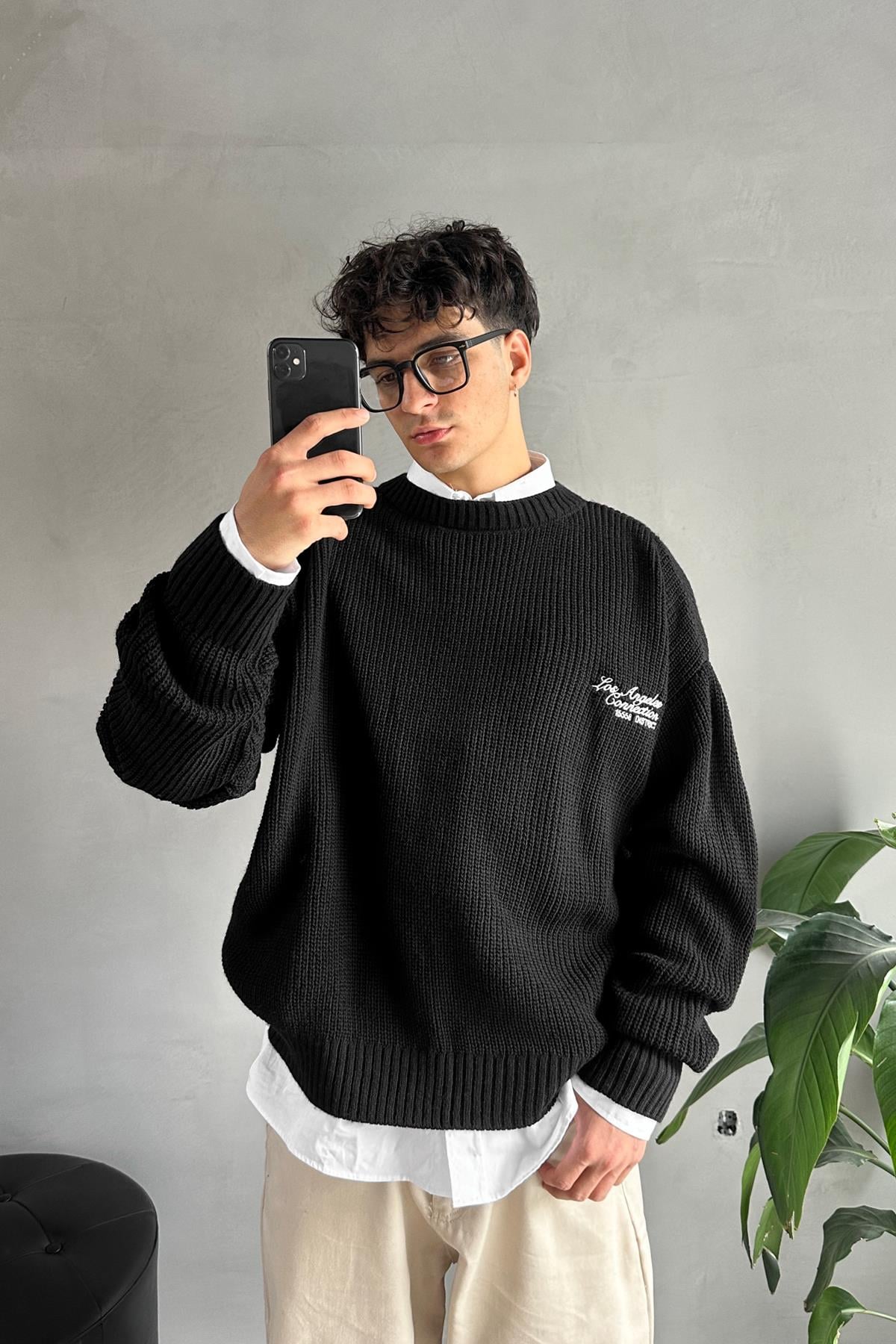 Minimalist Embroidered Crew Neck Sweater, Black