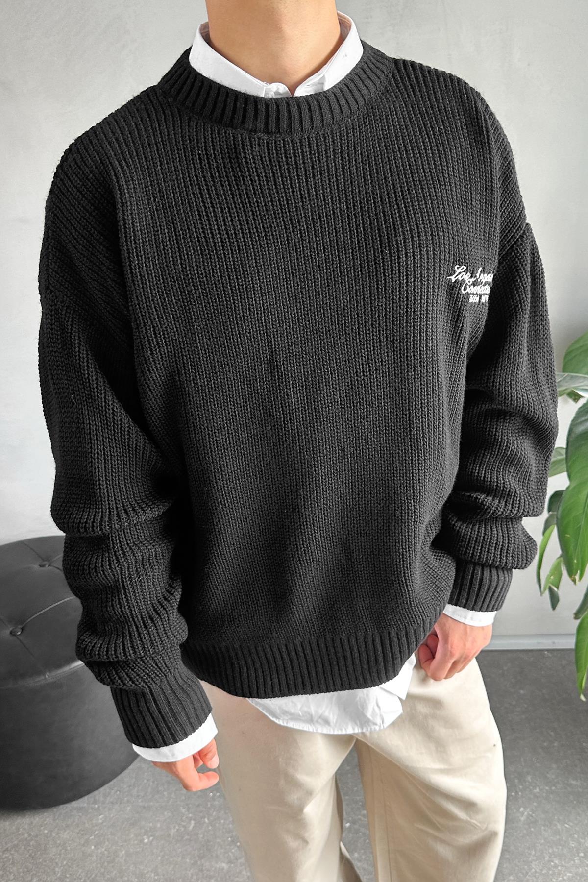 Minimalist Embroidered Crew Neck Sweater, Black