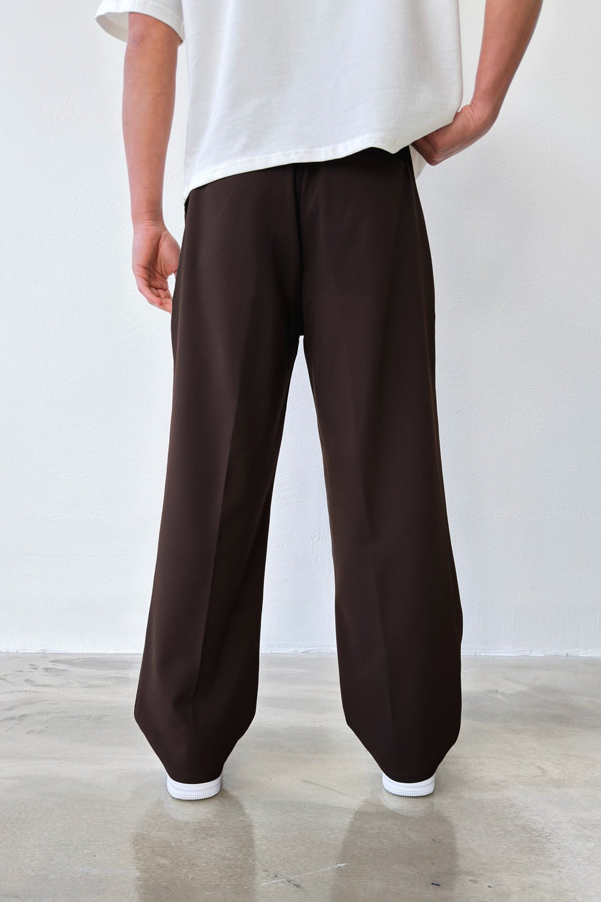 Pleated Baggy Fit Fabric Brown Trousers