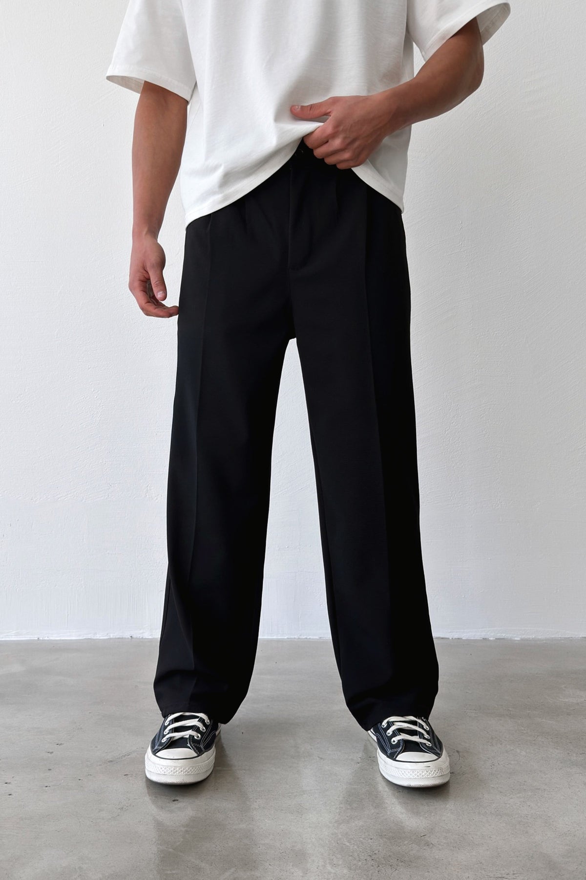 Pleated Baggy Fit Fabric Black Trousers