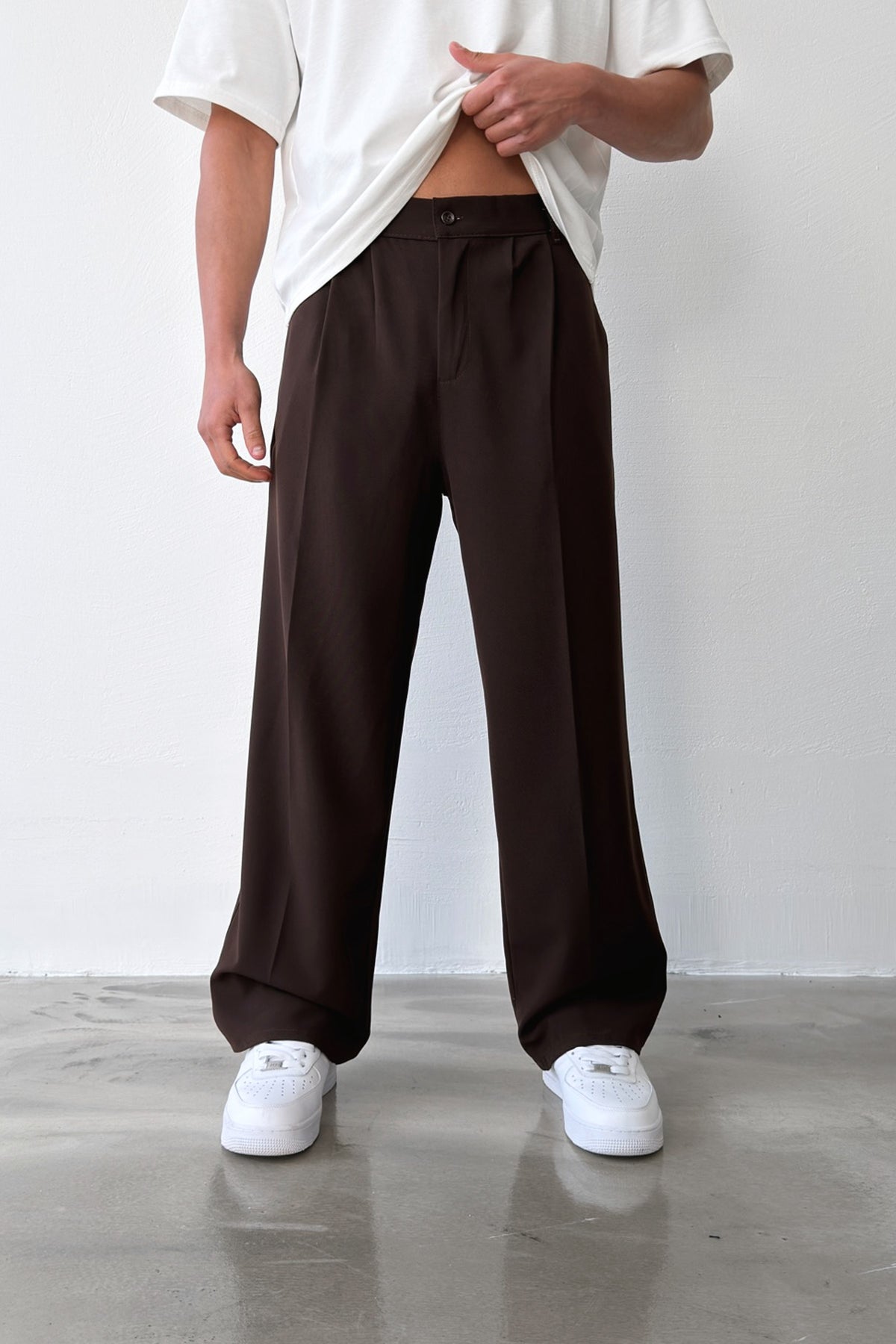 Pleated Baggy Fit Fabric Brown Trousers