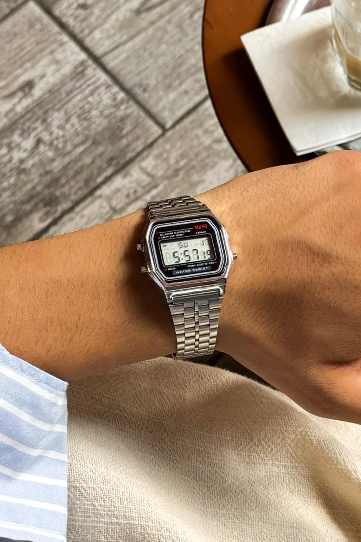 Retrowatch Silver Color Wristwatch