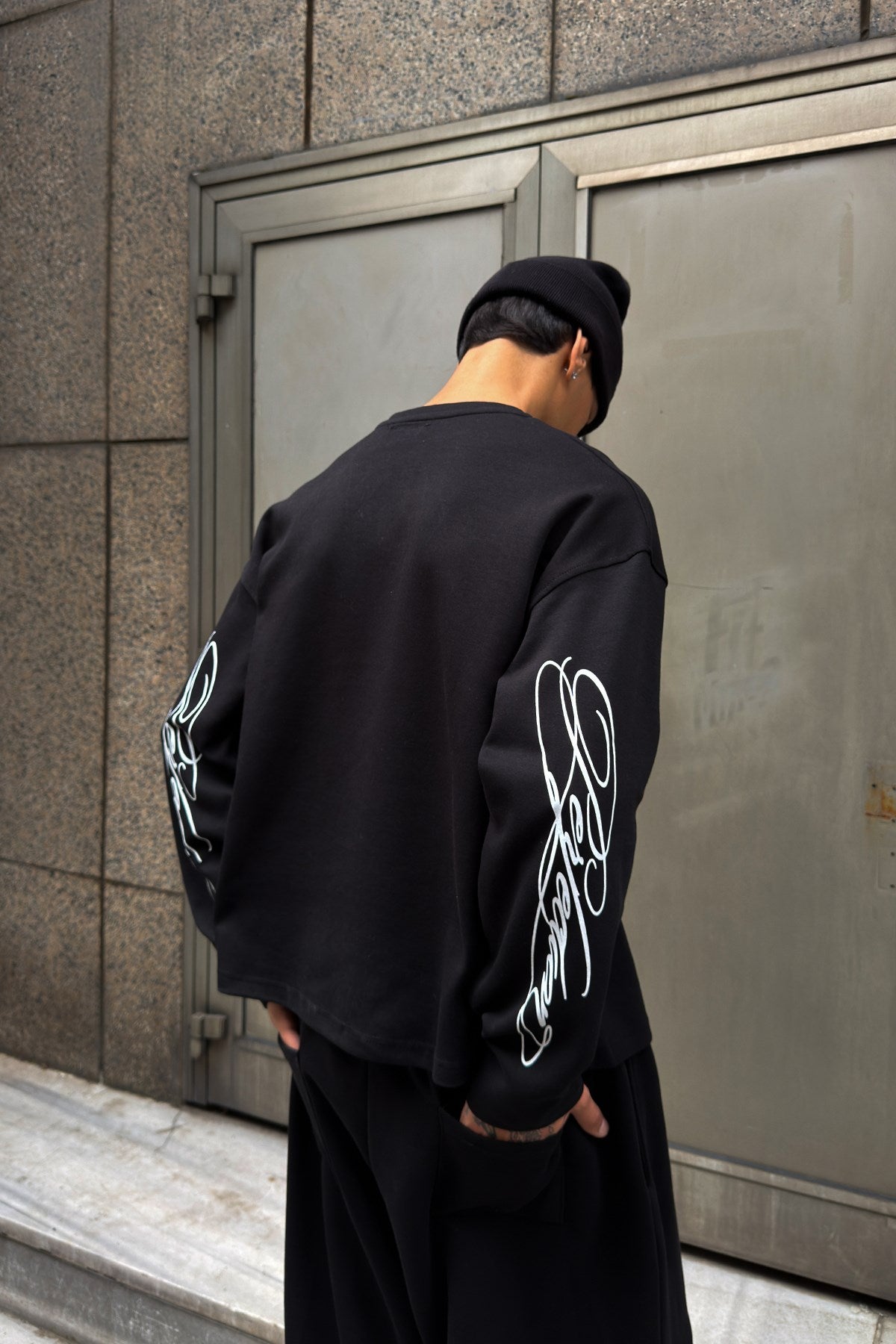 Curved Printed Boxy Fit Long-Sleeve